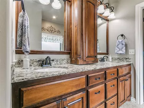 4605 E Pikeys Trl, Tuttle, OK 73089 photo 32