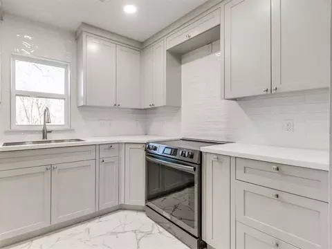 Kitchen - 20831 Navarre, Harrah, OK 73045 photo 2 of 4