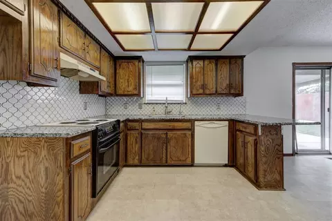 Kitchen - 1613 E Boyd St, Norman, OK 73071 photo 1 of 6