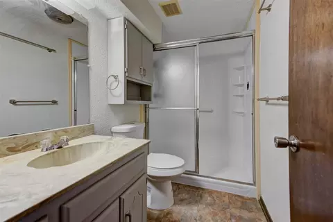 Bath - 1613 E Boyd St, Norman, OK 73071 photo 2 of 3