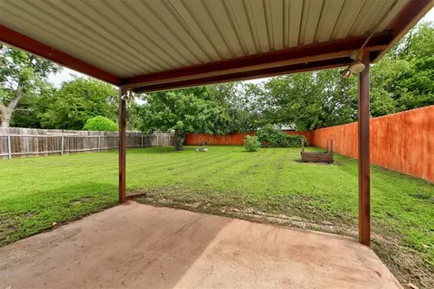 Exterior - 1613 E Boyd St, Norman, OK 73071 photo 2 of 3