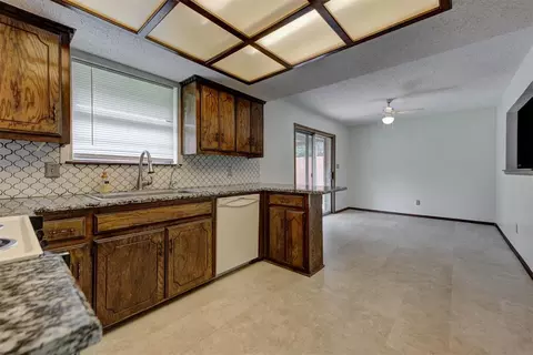 Kitchen - 1613 E Boyd St, Norman, OK 73071 photo 2 of 6