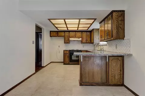 Kitchen - 1613 E Boyd St, Norman, OK 73071 photo 3 of 6