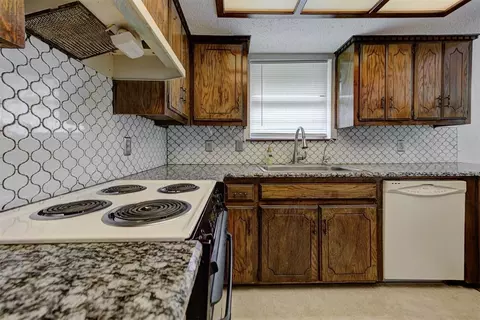 Kitchen - 1613 E Boyd St, Norman, OK 73071 photo 6 of 6