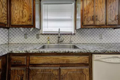 Kitchen - 1613 E Boyd St, Norman, OK 73071 photo 5 of 6