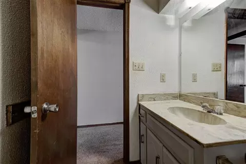 Bath - 1613 E Boyd St, Norman, OK 73071 photo 3 of 3
