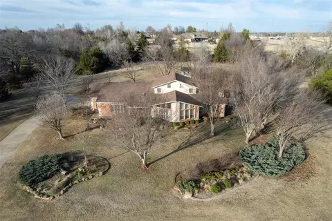 2909 N Santa Fe Ave, Edmond, OK 73003