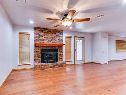 Living - 36701 Timber Rd, Shawnee, OK 74804 photo 2 of 5