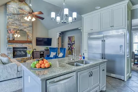 Kitchen - 2233 War Eagle Ln, Yukon, OK 73099 photo 4 of 8