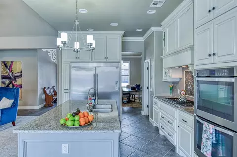 Kitchen - 2233 War Eagle Ln, Yukon, OK 73099 photo 3 of 8