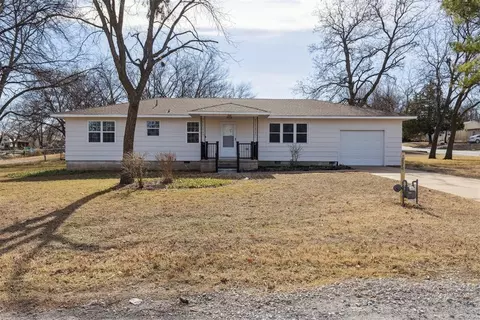 200 E Leslie St, Pauls Valley, OK 73075