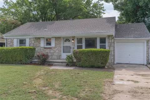 536 E Atkinson Dr, Midwest City, OK 73110
