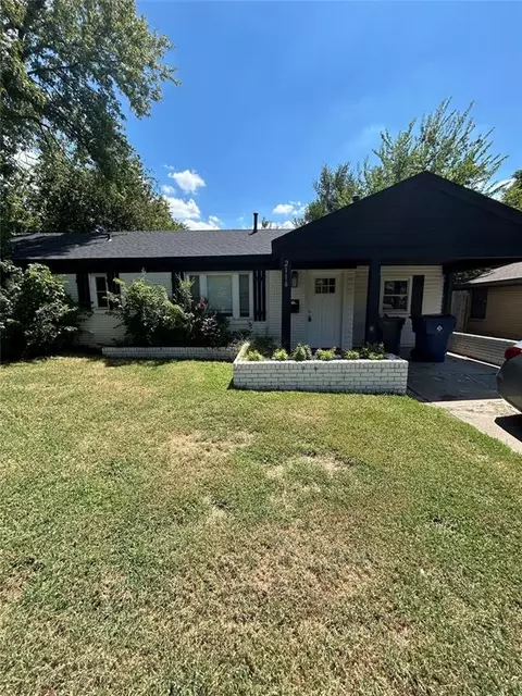 2116 Westchester Dr, The Village, OK 73120
