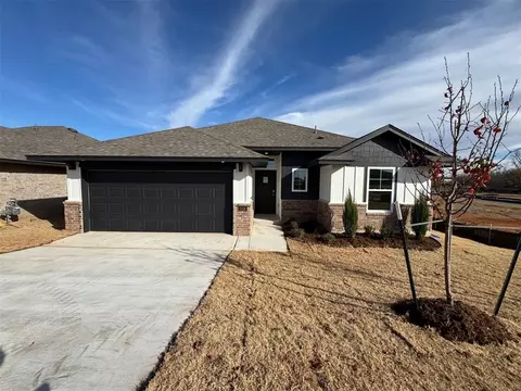2516 Marsh Ln, Midwest City, OK 73130