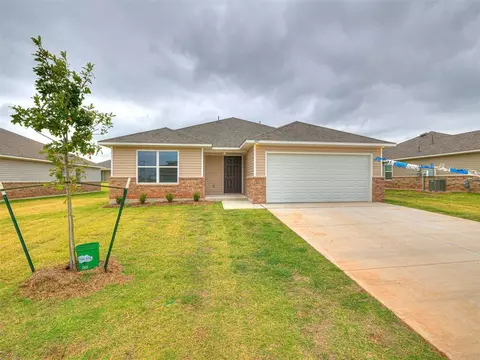 929 S Buffalo Ln, Mustang, OK 73064