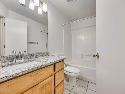 Bath - 1925 E View Dr, Norman, OK 73071 photo 3 of 4