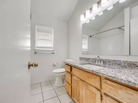 Bath - 1925 E View Dr, Norman, OK 73071 photo 1 of 4