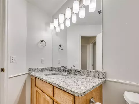 Bath - 1925 E View Dr, Norman, OK 73071 photo 4 of 4