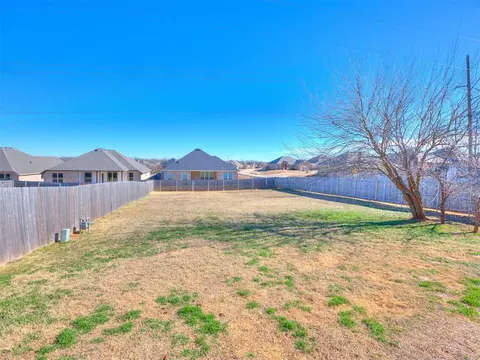 Exterior - 1925 E View Dr, Norman, OK 73071 photo 2 of 3