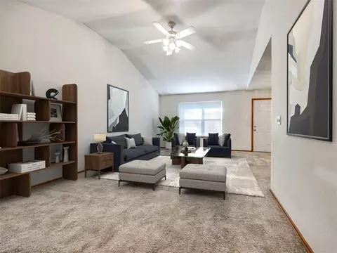 1124 NE 8th St, Moore, OK 73160