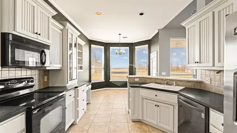 Kitchen - 4111 Frontier Ln, Tuttle, OK 73089 photo 6 of 6