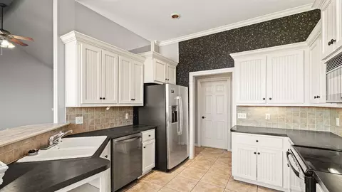 Kitchen - 4111 Frontier Ln, Tuttle, OK 73089 photo 4 of 6