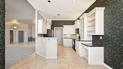 Kitchen - 4111 Frontier Ln, Tuttle, OK 73089 photo 2 of 6