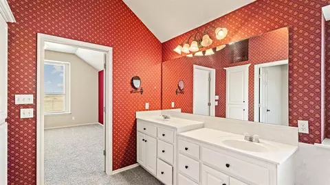 Bath - 4111 Frontier Ln, Tuttle, OK 73089 photo 3 of 3