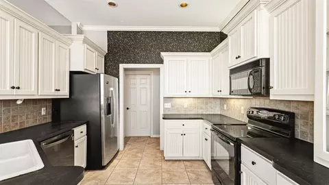 Kitchen - 4111 Frontier Ln, Tuttle, OK 73089 photo 3 of 6