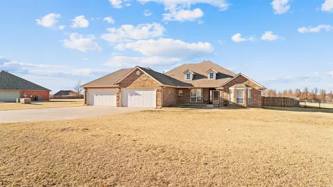 Exterior - 4111 Frontier Ln, Tuttle, OK 73089 photo 3 of 8