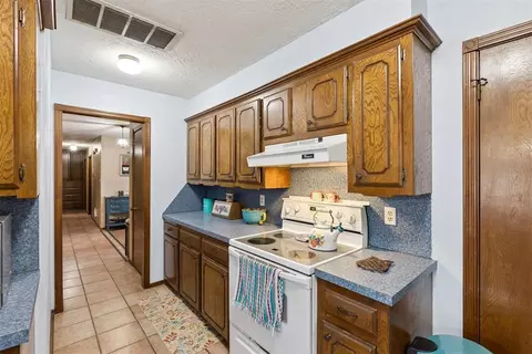 Entry Way - 809 Jay Dr, Noble, OK 73068 photo 2 of 3