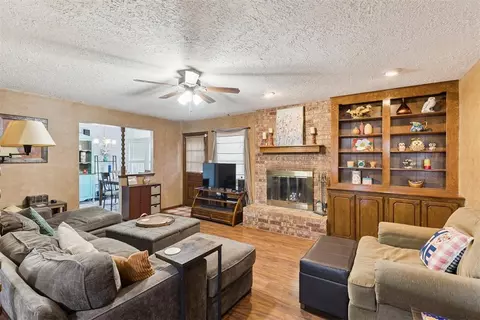 Living - 809 Jay Dr, Noble, OK 73068 photo 1 of 2