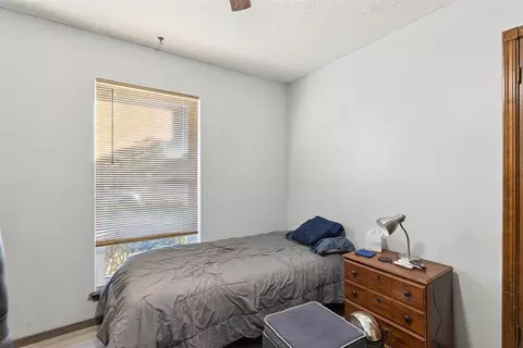 Bedroom - 809 Jay Dr, Noble, OK 73068 photo 4 of 5