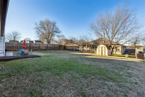 Exterior - 809 Jay Dr, Noble, OK 73068 photo 4 of 6