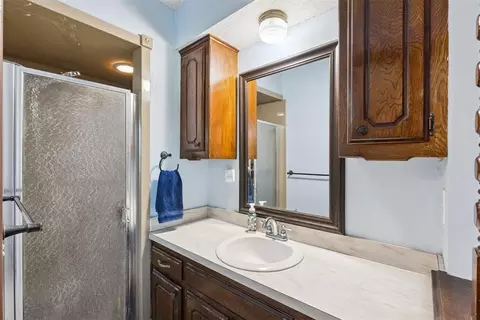Bath - 809 Jay Dr, Noble, OK 73068 photo 1 of 3