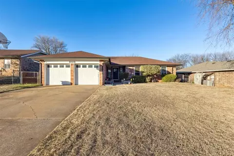 809 Jay Dr, Noble, OK 73068