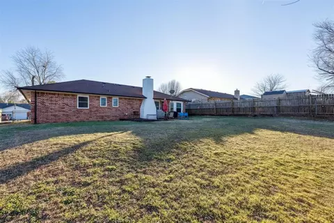 Exterior - 809 Jay Dr, Noble, OK 73068 photo 5 of 6