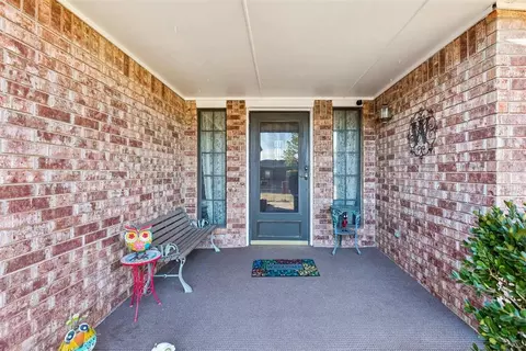 Exterior - 809 Jay Dr, Noble, OK 73068 photo 2 of 6