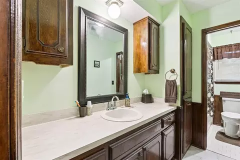 Bath - 809 Jay Dr, Noble, OK 73068 photo 2 of 3