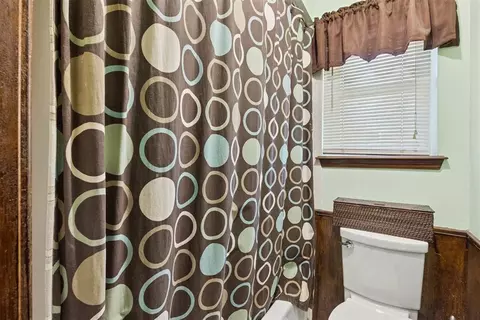Bath - 809 Jay Dr, Noble, OK 73068 photo 3 of 3