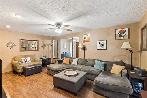 Living - 809 Jay Dr, Noble, OK 73068 photo 2 of 2