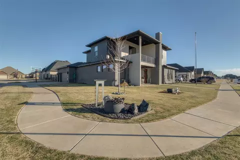 9309 NW 83rd St, Yukon, OK 73099