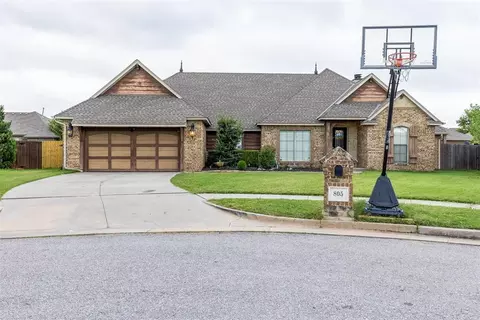 805 Brian Ct, Moore, OK 73160
