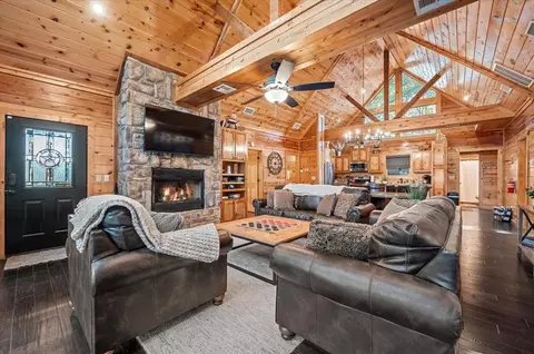 Living - 134 Willow Bend Rd, Broken Bow, OK 74728 photo 1 of 2