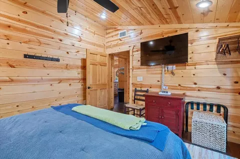 Bedroom - 134 Willow Bend Rd, Broken Bow, OK 74728 photo 7 of 8
