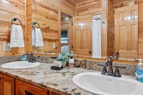 Bath - 134 Willow Bend Rd, Broken Bow, OK 74728 photo 6 of 8