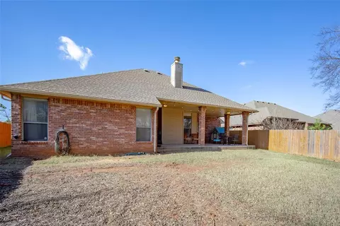 Exterior - 4300 Mackenzie Dr, Moore, OK 73160 photo 7 of 9