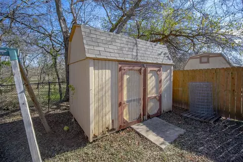 Exterior - 4300 Mackenzie Dr, Moore, OK 73160 photo 9 of 9
