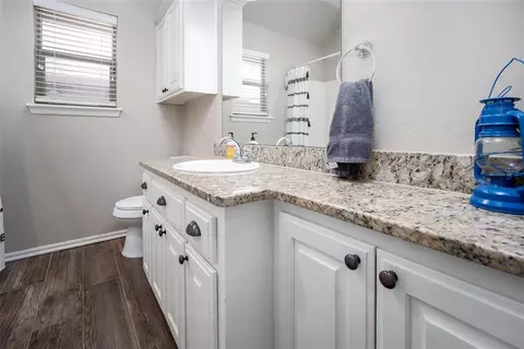Bath - 4300 Mackenzie Dr, Moore, OK 73160 photo 1 of 5