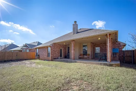 Exterior - 4300 Mackenzie Dr, Moore, OK 73160 photo 6 of 9